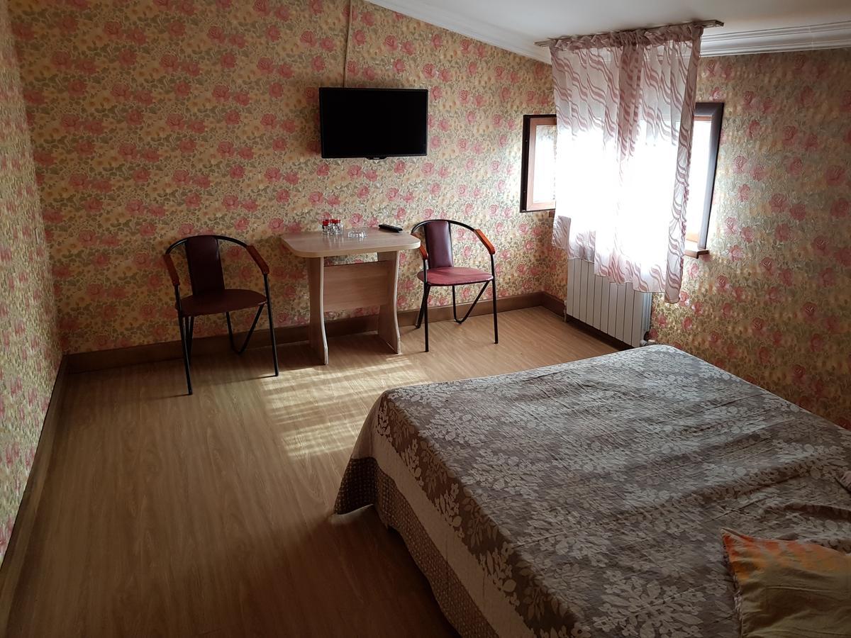 Mini Hotel Leila Almaty Exterior photo
